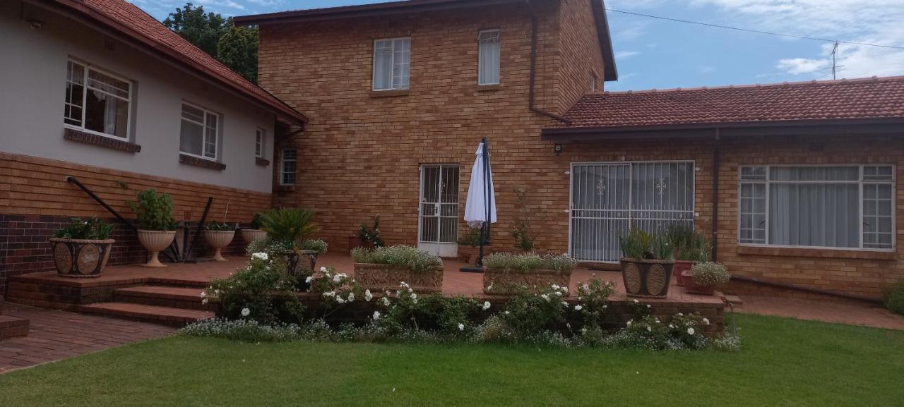 Revive Haven Guesthouse Roodepoort Exterior photo